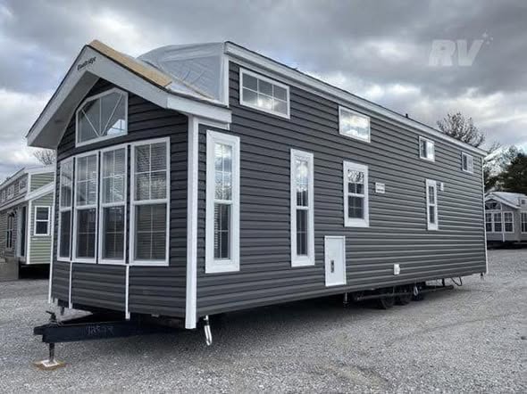 2025 FOREST RIVER QUAILRIDGE 39AKFL PARK MODEL