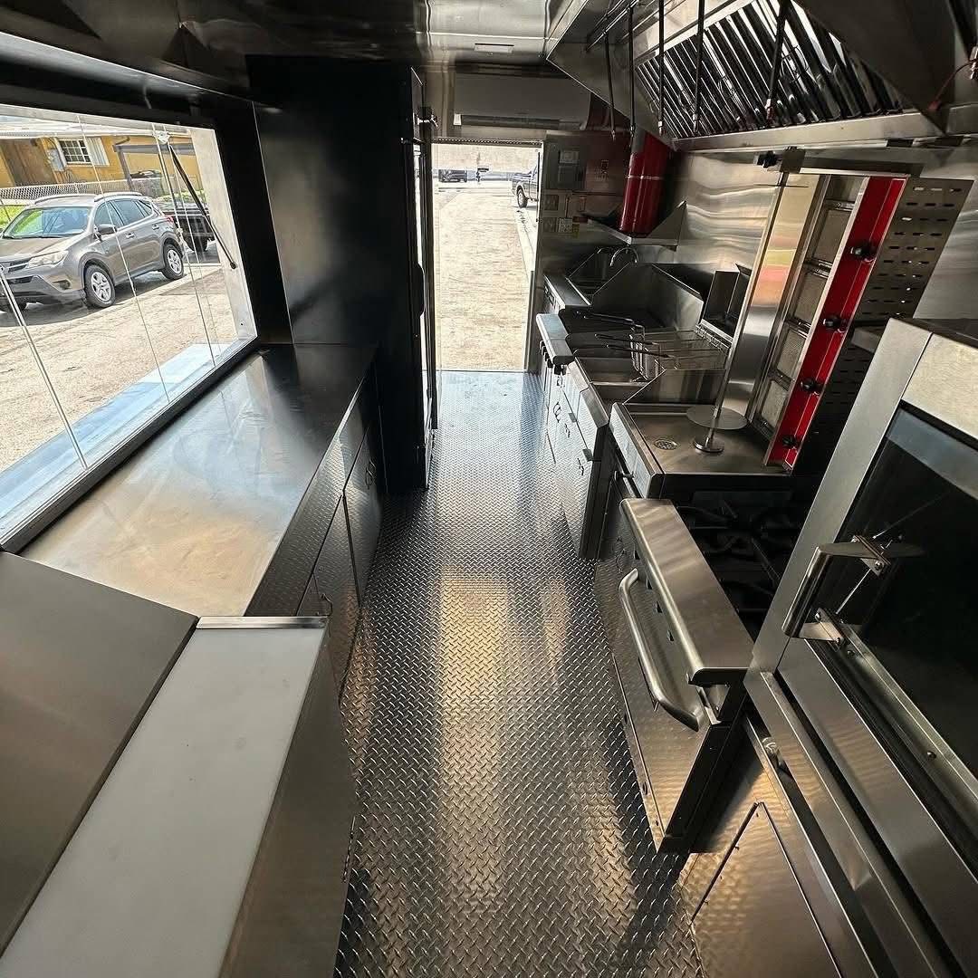 Food Trailer - Image 5