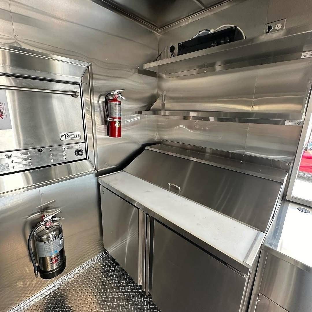 Food Trailer - Image 6